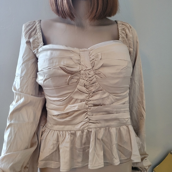 Champagne Pleated Long Sleeve Satin Peplum Top - Picture 6 of 8